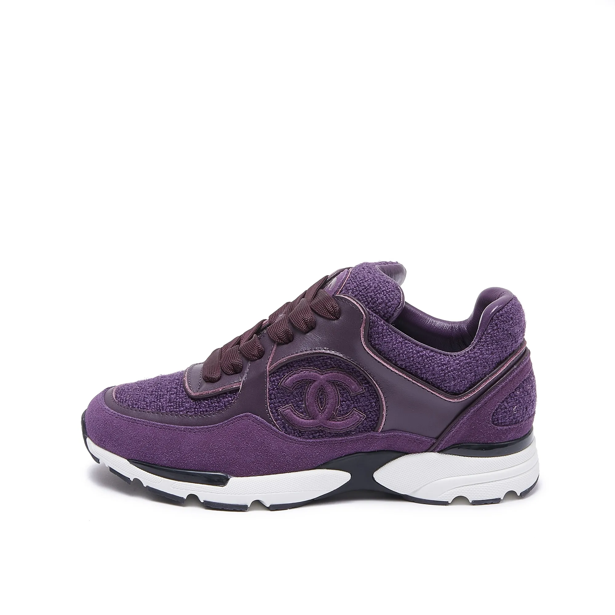 Men's shoes pP700! Chanel Chanel - 2024 counter top casual sneakers This classic design; the upper is embroidered with various techniques; the outsole is fashionable and sporty; the outsole is stylish and sporty; it incorporates a variety of color matching elements... The diversified mix and match is very good-looking and versatile, casual, fashionable, sports, and outdoor can be taken into account... ꫛꫀꪝ Go➫ Material: ❶Upper made of: original imported high silk cowhide suede + small fragrance fabric ❷Inner use: Original imported breathable sheepskin lining ❸ Outsole based on: Original TPU combination outsole Special counter boutique packaging complete set Women 35–41 Men 38-45